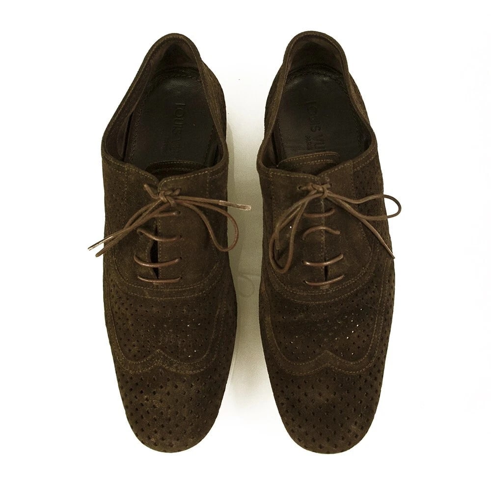 Louis Vuitton LV Men's Brown Suede Perforated Oxfords Lace Up Shoes 7: Title:Louis Vuitton LV Men's Brown Suede Perforated Oxfords Lace Up Shoes 7 Description:Louis Vuitton LV Men's Brown Suede Perforated Oxfords Lace Up Shoes 7 This version of the Louis Vuitton oxford