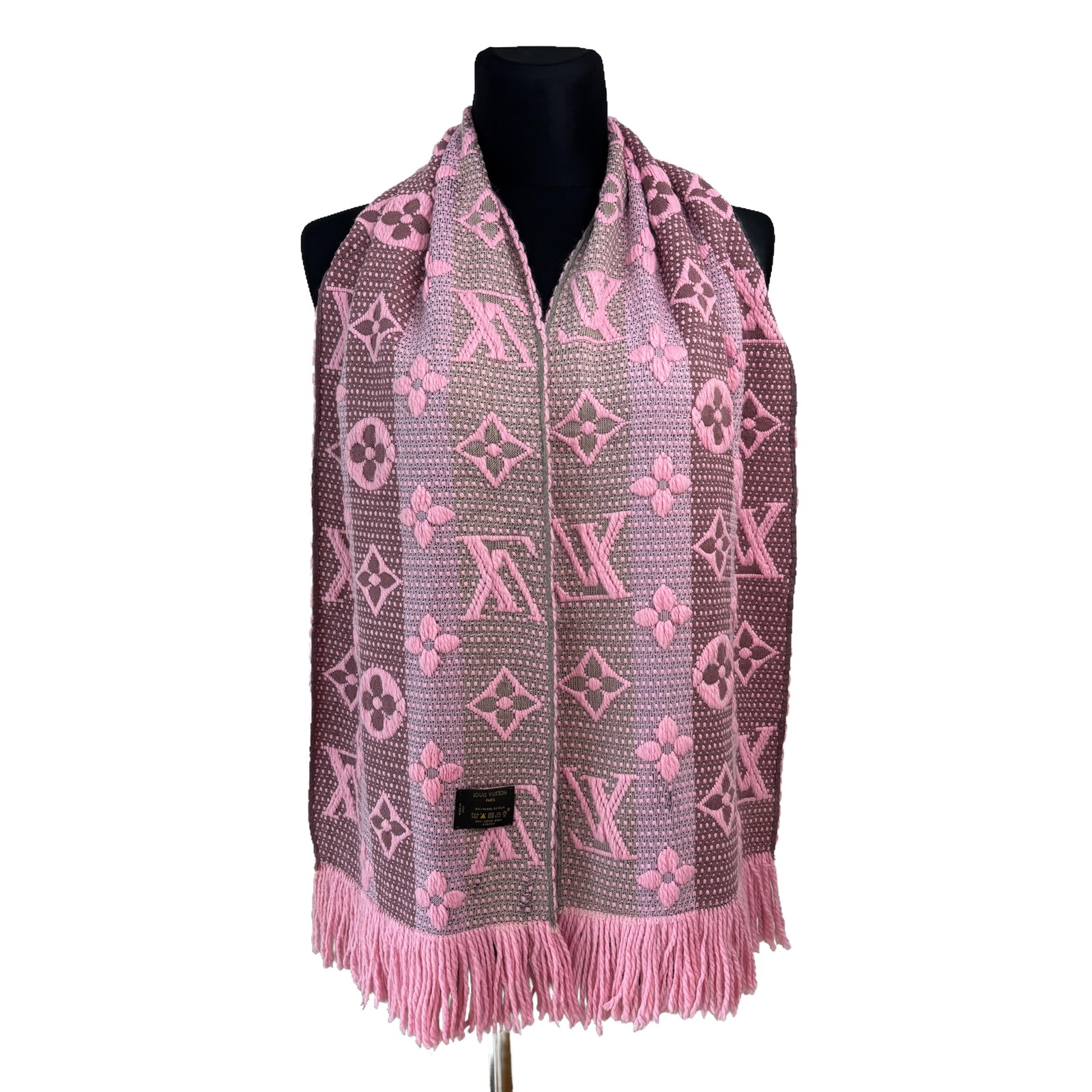 Louis Vuitton Pink Thick Wool & Silk Scarf: Title: Louis Vuitton Pink Thick Wool & Silk Scarf Brand:Louis Vuitton Date/Period: Vintage Materials:94% Wool 6% Silk Size:One Size Description:Louis Vuitton Pink Thick Wool & Silk Scarf Reserve: