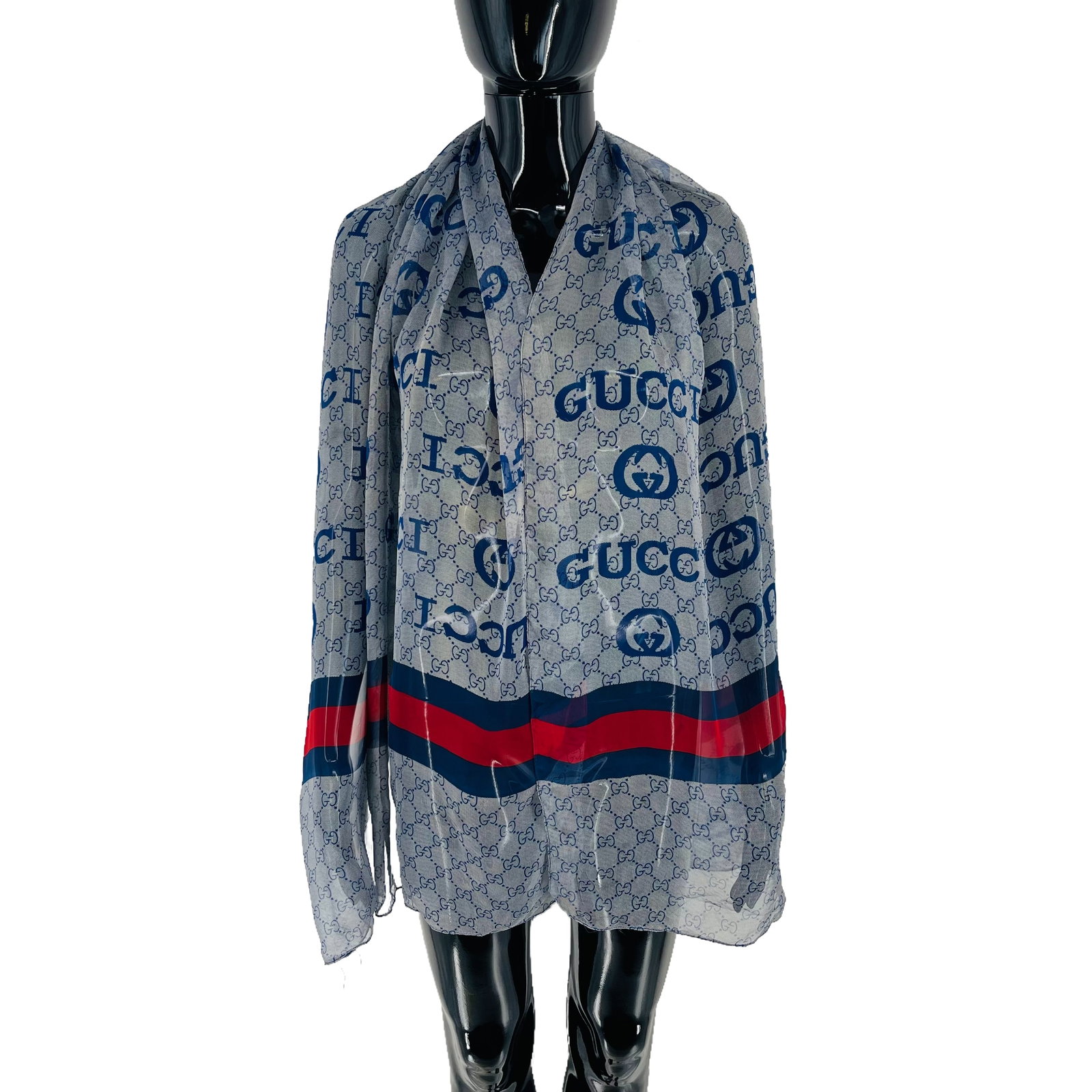 Gucci Blue Printed 100% Silk Scarf: Title: Gucci Blue Printed 100% Silk Scarf Brand:Gucci Date/Period: Modern Materials:100% Silk Size:One Size Description:Gucci Blue Printed 100% Silk Scarf Reserve: $100.00 Shipping: Domestic:
