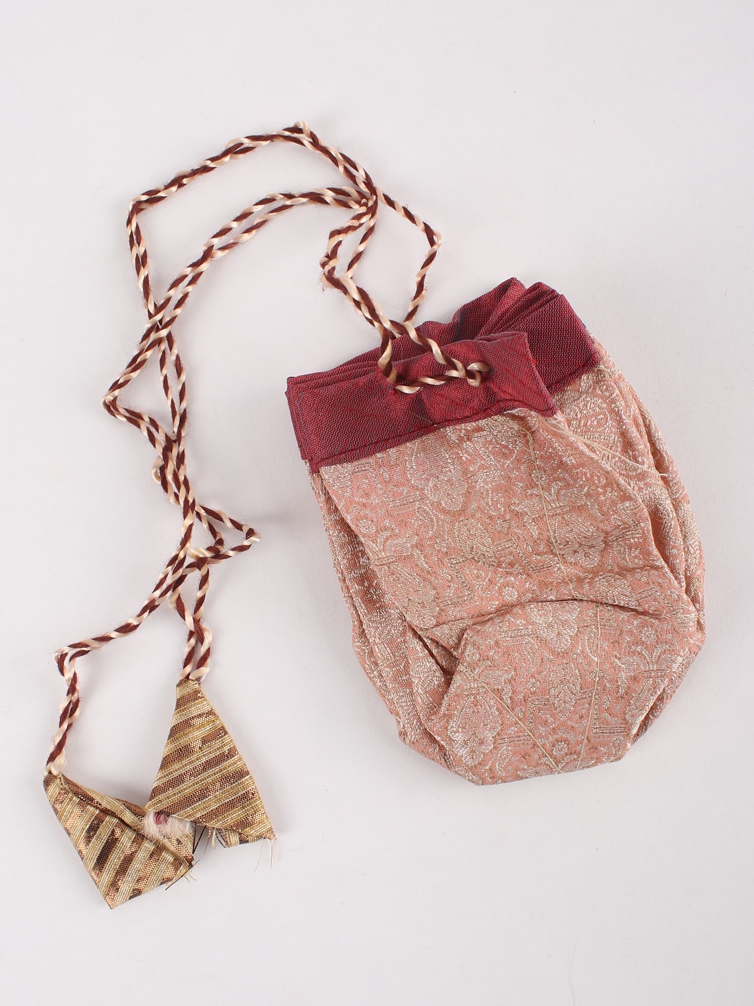 Jewelry Drawstring Pouch with Ring Pockets: Title:Jewelry Drawstring Pouch with Ring Pockets Description:This opulent accessory is a vessel of dreams, which embodies the essence of enchanting beauty and refined taste. With designated ring