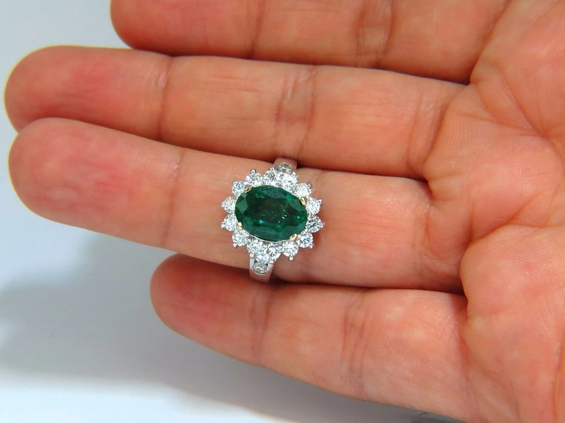 4.02ct Natural oval Emerald diamond cocktail halo ring 18kt *v - 7