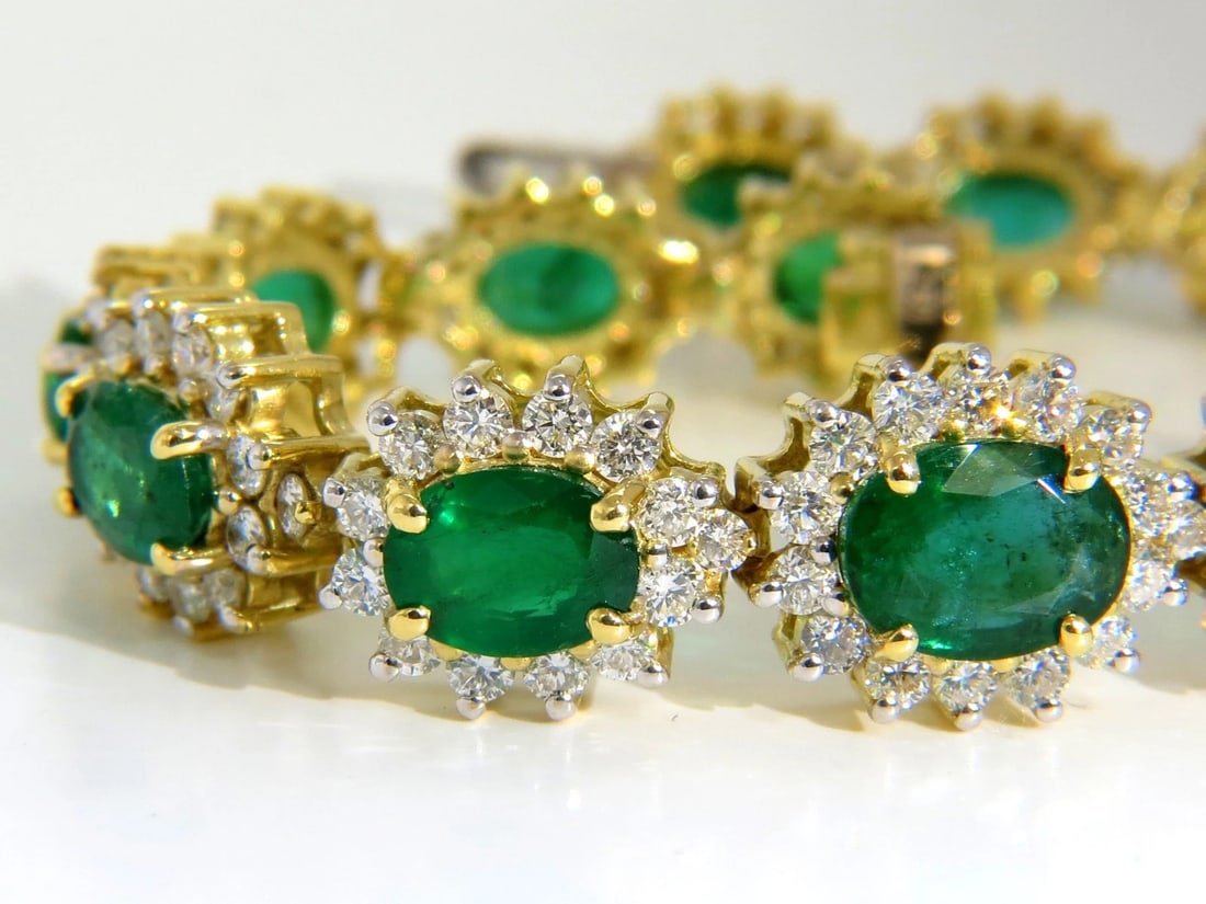 22.50CT NATURAL EMERALDS DIAMONDS BRACELET 18KT G/VS ZAMBIAN VIVID**: Title: 22.50CT NATURAL EMERALDS DIAMONDS BRACELET 18KT G/VS ZAMBIAN VIVID** Description: ONLY MAGNIFICENT JEWELS 15.00ct. Ladies Emerald Diamond Cluster halo bracelet. Emeralds, Natural & selected fro