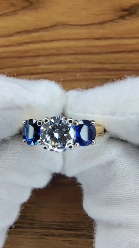 GIA 2.57CT NATURAL ROUND BRILLIANT DIAMOND RING CLASSIC THREE SAPPHIRE*v - 2