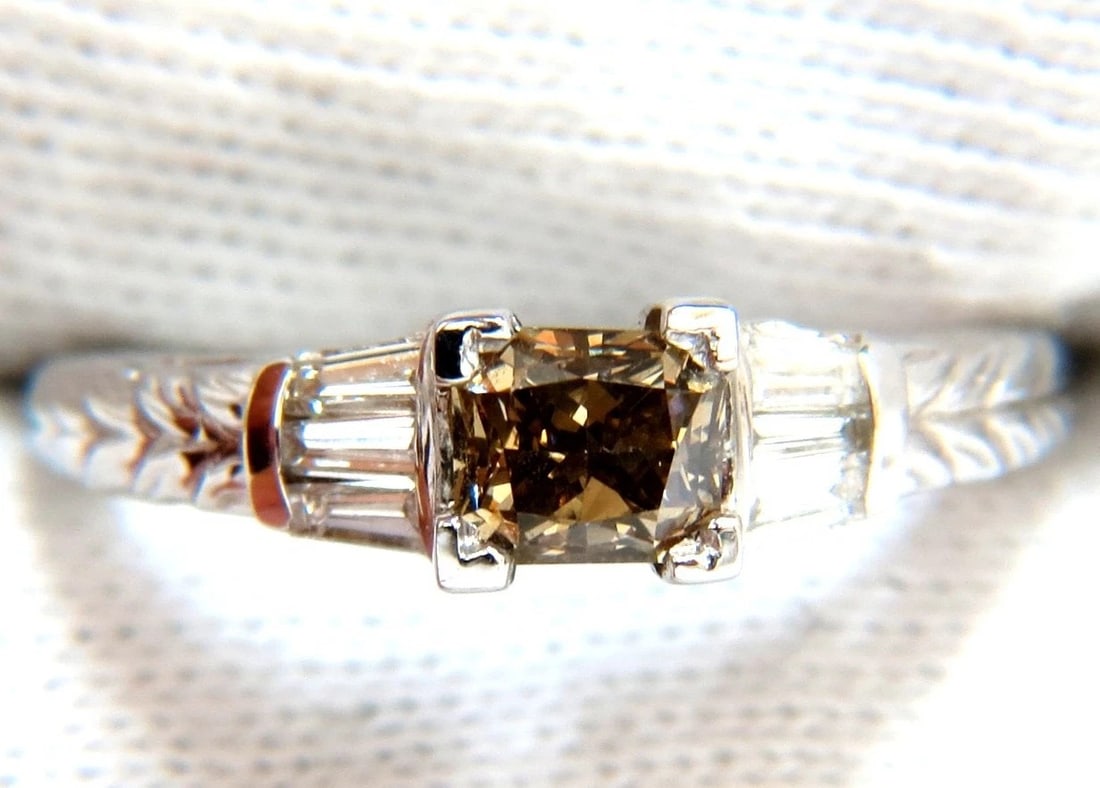 1.29ct. NATURAL FANCY BROWN DIAMOND RING 14KT GOLD EDWARDIAN GILT SCALING *v: Title: 1.29ct. NATURAL FANCY BROWN DIAMOND RING 14KT GOLD EDWARDIAN GILT SCALING *v Description: MAGNIFICENT JEWELS .81ct. Natural, Untreated Fancy Brown Diamond Full cut brilliant Princess Obsolete s
