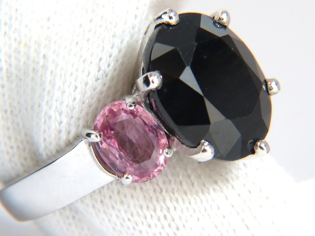 13.00ct. natural black & pink sapphire diamonds ring 14kt. white gold**: Title: 13.00ct. natural black & pink sapphire diamonds ring 14kt. white gold** Description: 10.00ct. Natural Oval cut Black sapphire & 3.00ct. Pink sapphires ring. Center Sapphire: 12.9 X 10.9mm 3.00c
