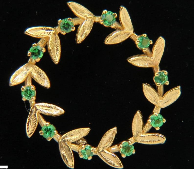 14kt. .65ct Natural green tsavorite brooch pin+**: Title: 14kt. .65ct Natural green tsavorite brooch pin+** Description: Gorgeous 3D real-life Circular pin The leaves are of vibrant 3D Detail Old School, Hand Graver Detailed finish Natural Green