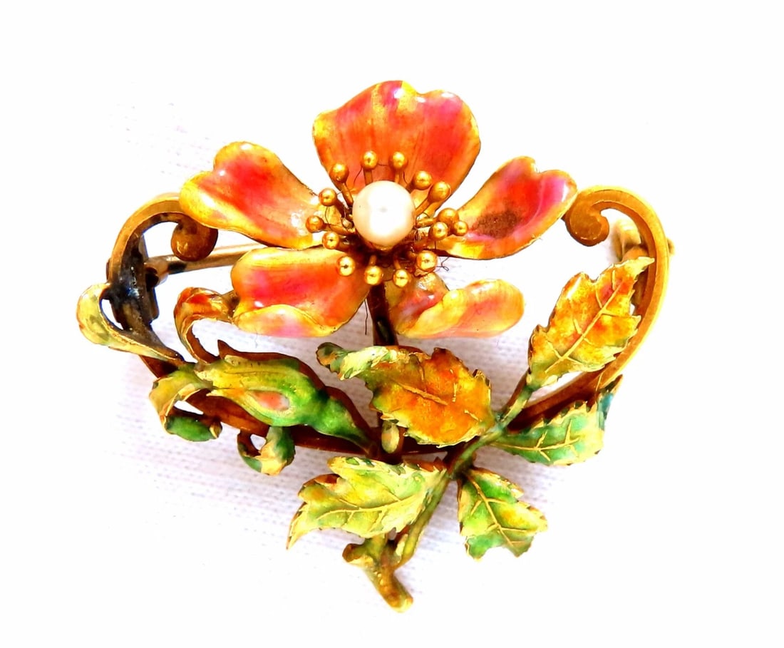 Vintage Enamel Flower Pin Seed Pearl 18kt**: Title: Vintage Enamel Flower Pin Seed Pearl 18kt** Description: Vintage Flower Pin 3.2mm Cultured Pearl Pin measures: 32 x 30mm 18kt. yellow gold 9.4 Grams. ....*..*. Reserve: $1,488.00 Shipping: