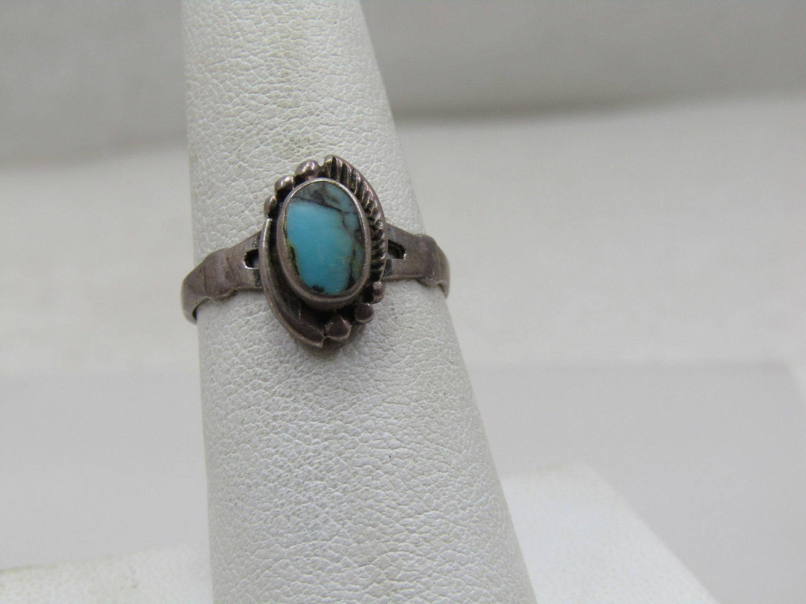 Vintage Sterling Southwestern Turquoise Ring, Sz. 7 1960-1970's: Vintage Sterling Southwestern Turquoise Ring, Sz. 7 1960-1970's. Marked .925 and tested with an appx. weigh tof 2.36 gr. It has an oval turquoise stone that is bezel-set and appx. 8.5mm by 6mm in the 