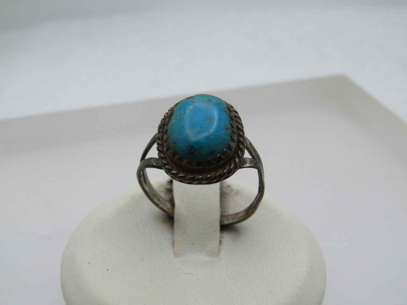 Vintage Sterling Southwestern Turquoise ring, Sz. 7.25, 1960's: Vintage Sterling Southwestern Turquoise ring, Sz. 7.25, 1960's. this is not signed or marked. It tests as sterling with a weight of appx. 2.67 gr. The turquoise is bezel-set with a cracked edge that a