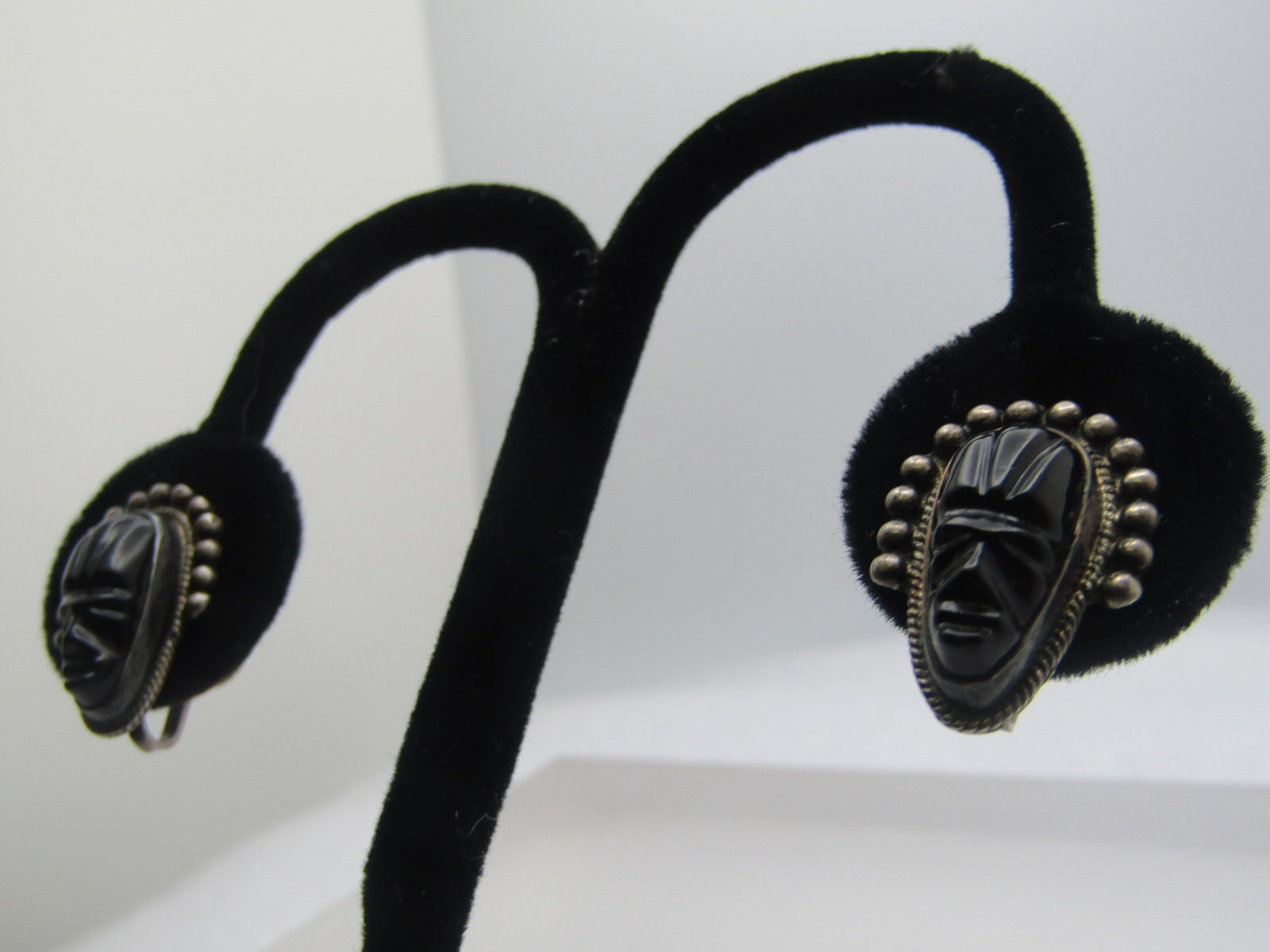 Vintage Sterling Mexico Carved Onyx Mask Earrings, Screwback, 1960's-1970's - 2