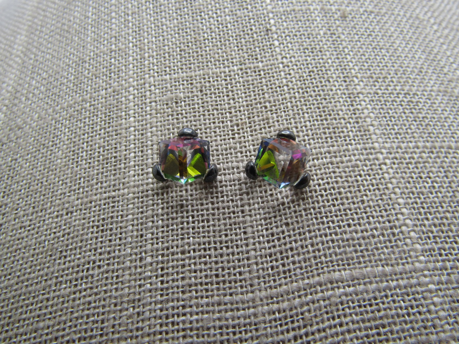 Vintage Sterling Aurora Borealis Cube Earrings, 6mm Cubes, Pierced: Vintage Sterling Aurora Borealis Cube Earrings, 6mm Cubes, Pierced. Marked as .925. Tests as sterling with butterfly clutches that are sterling - weight is papx. 2.19 gr. Photos show the soft