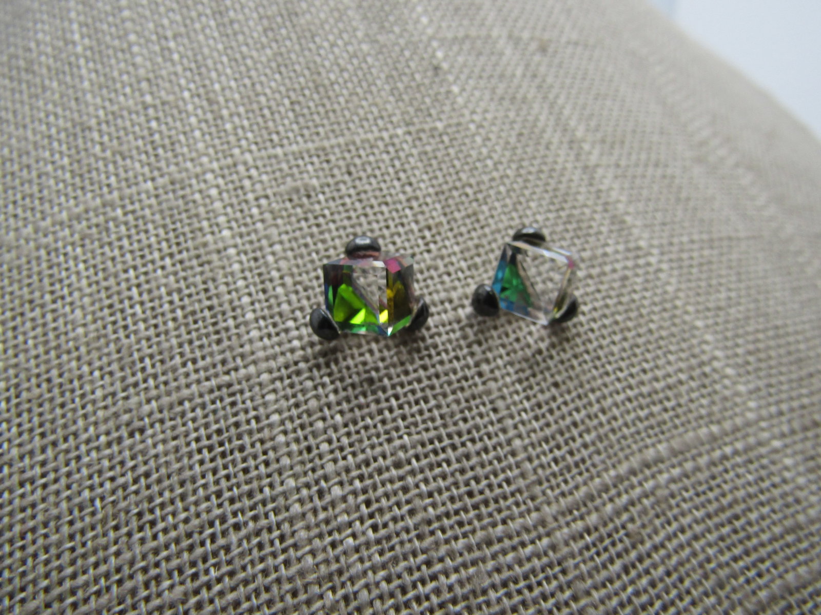 Vintage Sterling Aurora Borealis Cube Earrings, 6mm Cubes, Pierced - 3