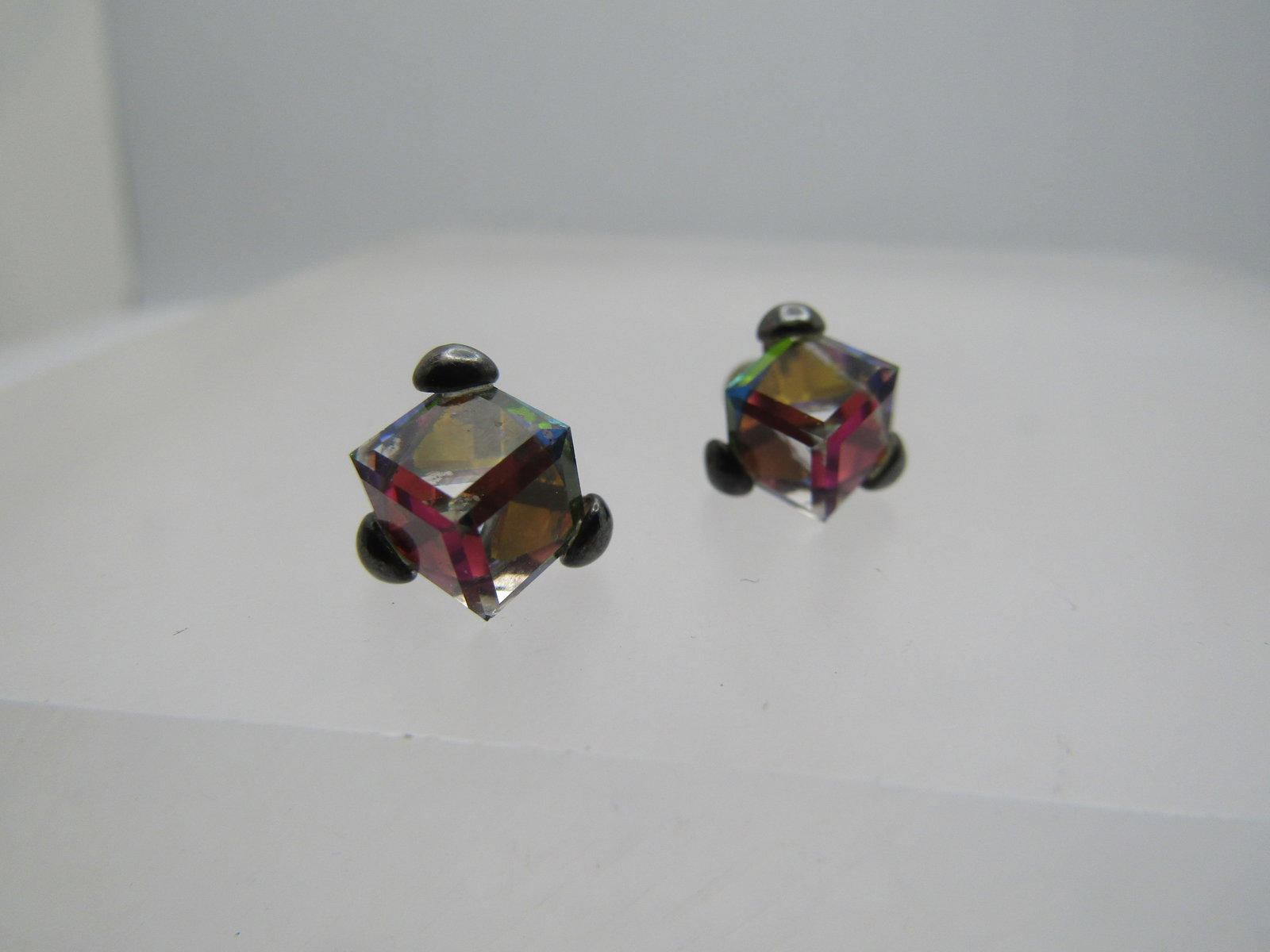 Vintage Sterling Aurora Borealis Cube Earrings, 6mm Cubes, Pierced - 4