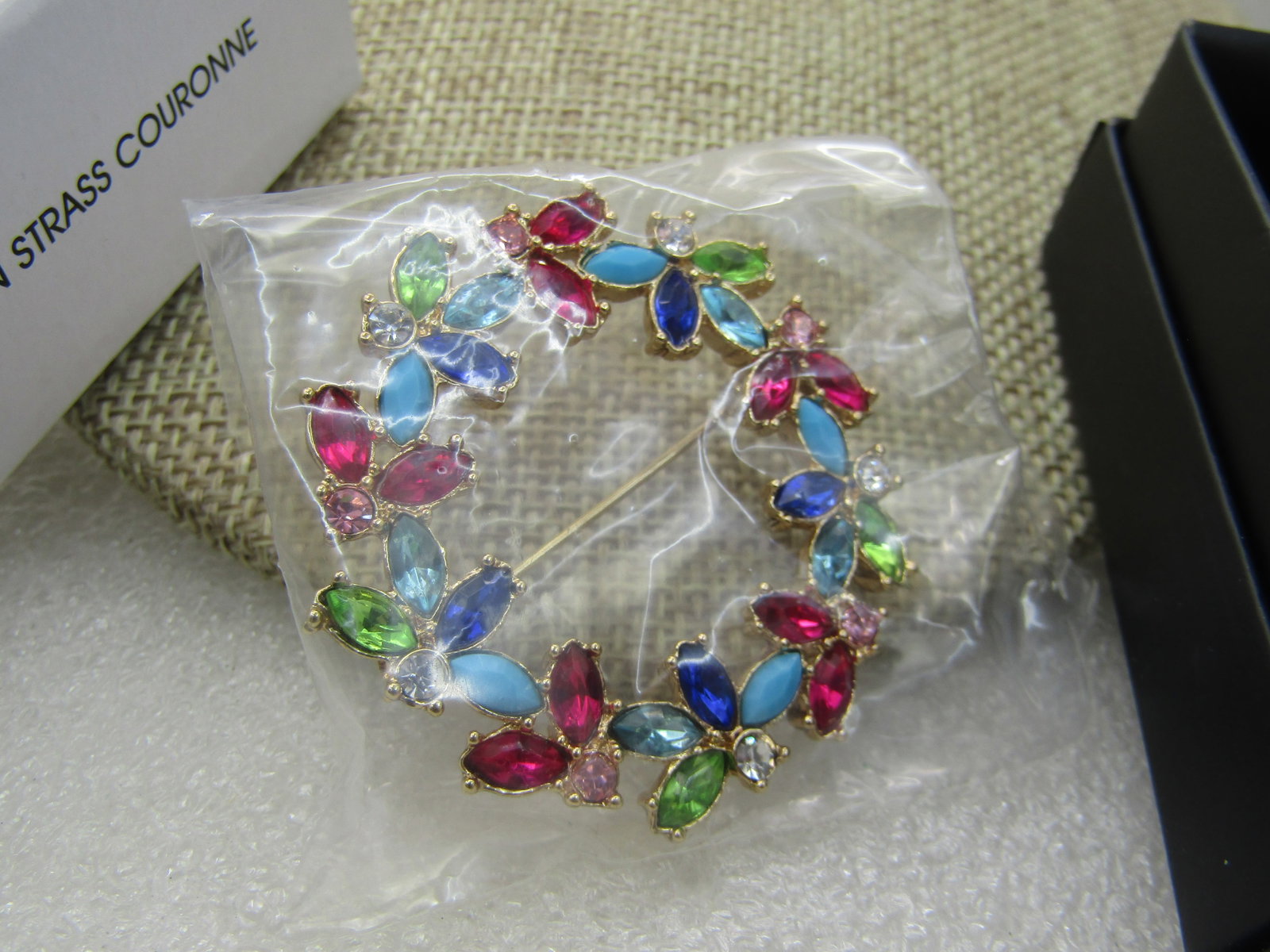 Avon Rhinestone Wreath Brooch, New in Box, Gold-Tone, Unopened - 3