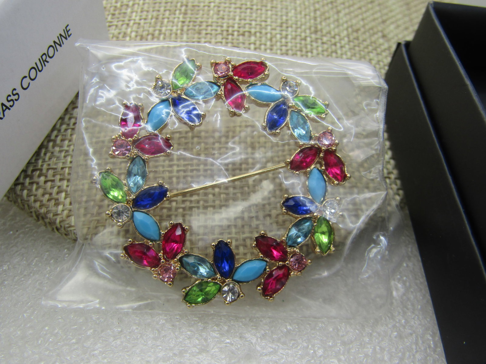 Avon Rhinestone Wreath Brooch, New in Box, Gold-Tone, Unopened - 4