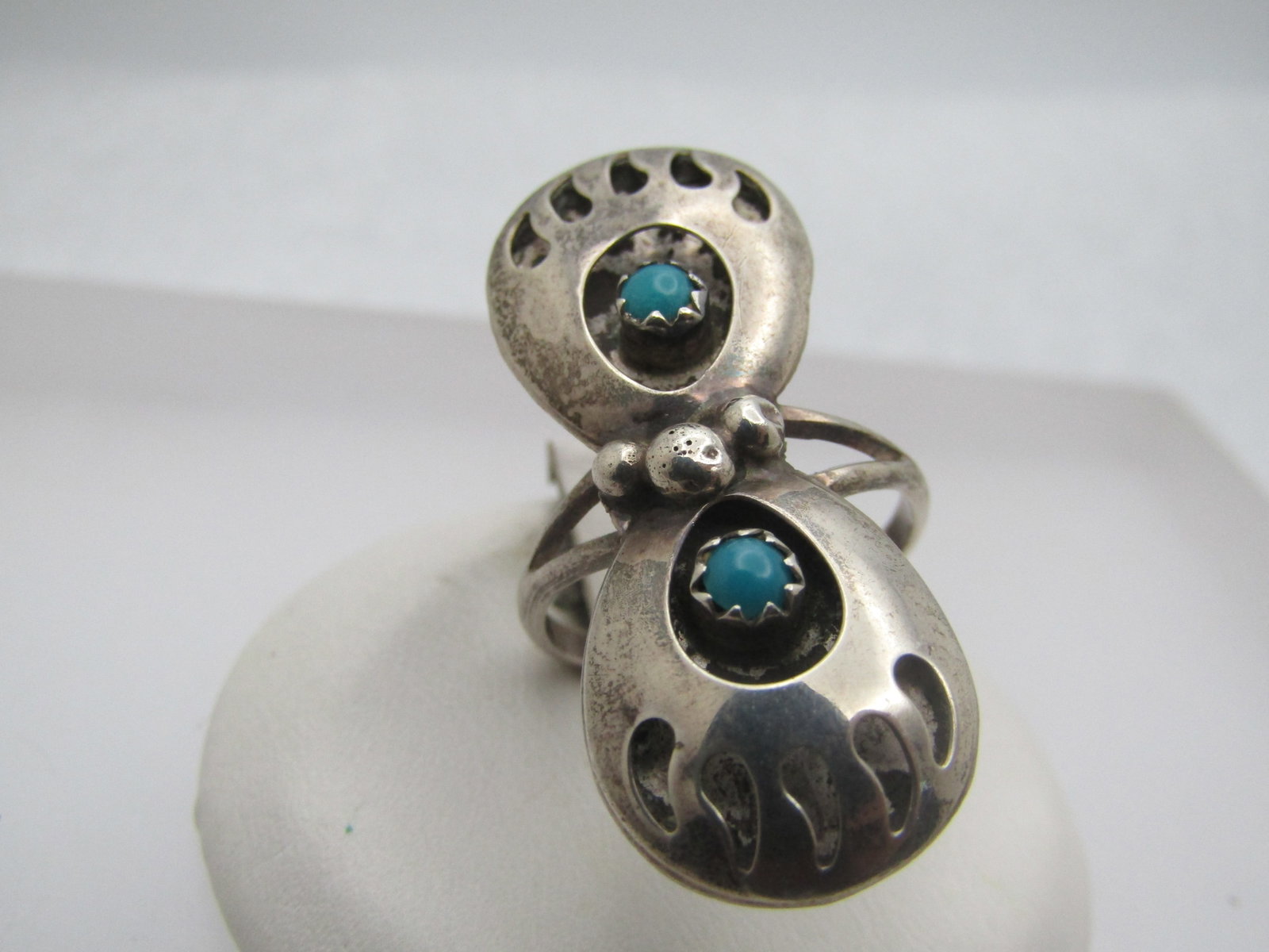 Vintage Double Turquoise Double Bear Paw Ring, Sz. 5.5: Vintage Double Turquoise Double Bear Paw Ring, Sz. 5.5. This has a single snake eye turquoise sawtotoh bezel-set stone inside the shadow box style bear paw. One paw faces forward and the other backwar
