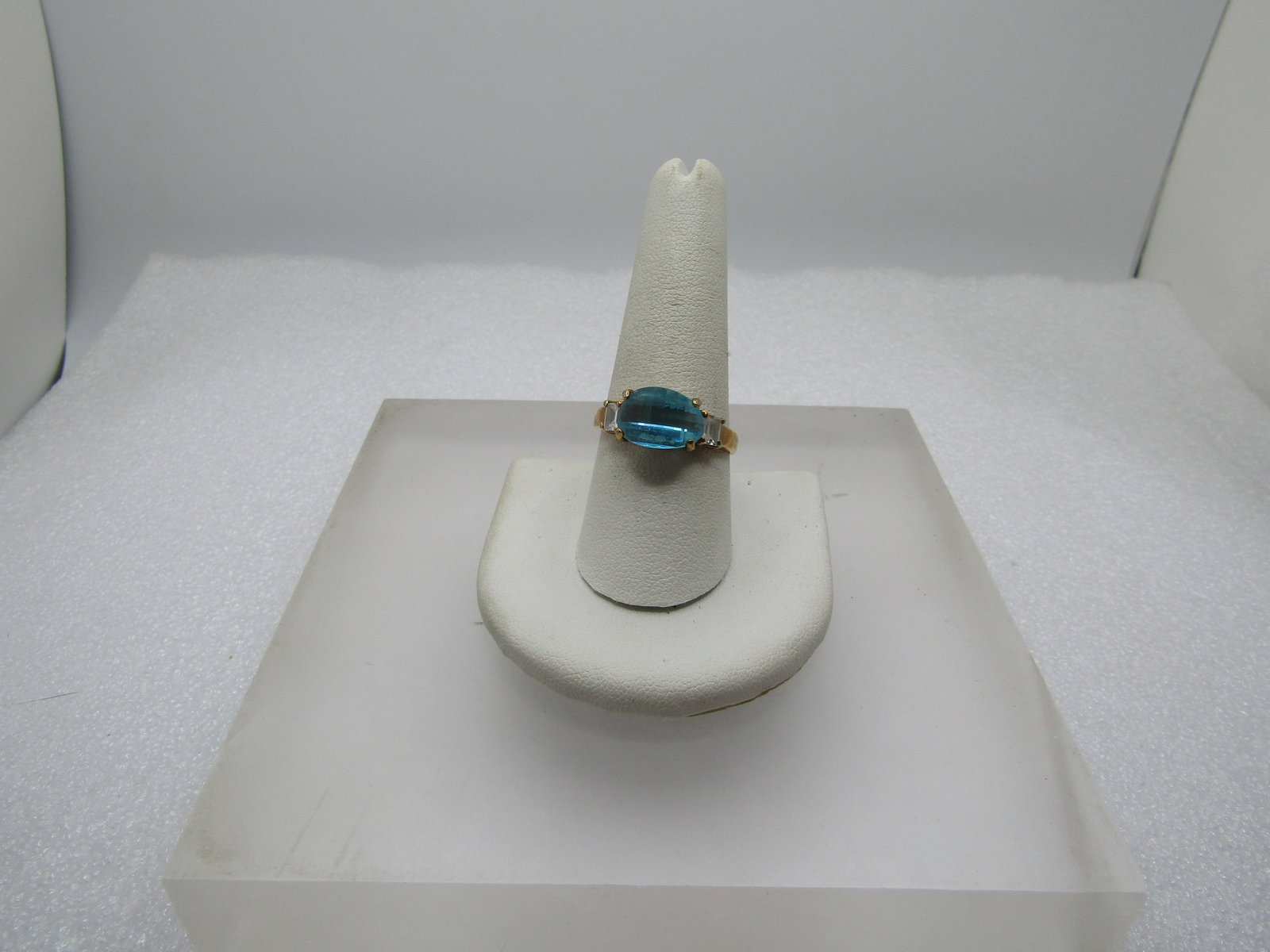 Vintage Blue Faceted & Clear Stone Ring, Sz. 9.5, 1980's-1990's: Vintage Blue Faceted & Clear Stone Ring, Sz. 9.5, 1980's-1990's. The main stone is simulated blue topaz domed oval and flat bottom cabochon with step cut across the stones fromt top to bottom. Held