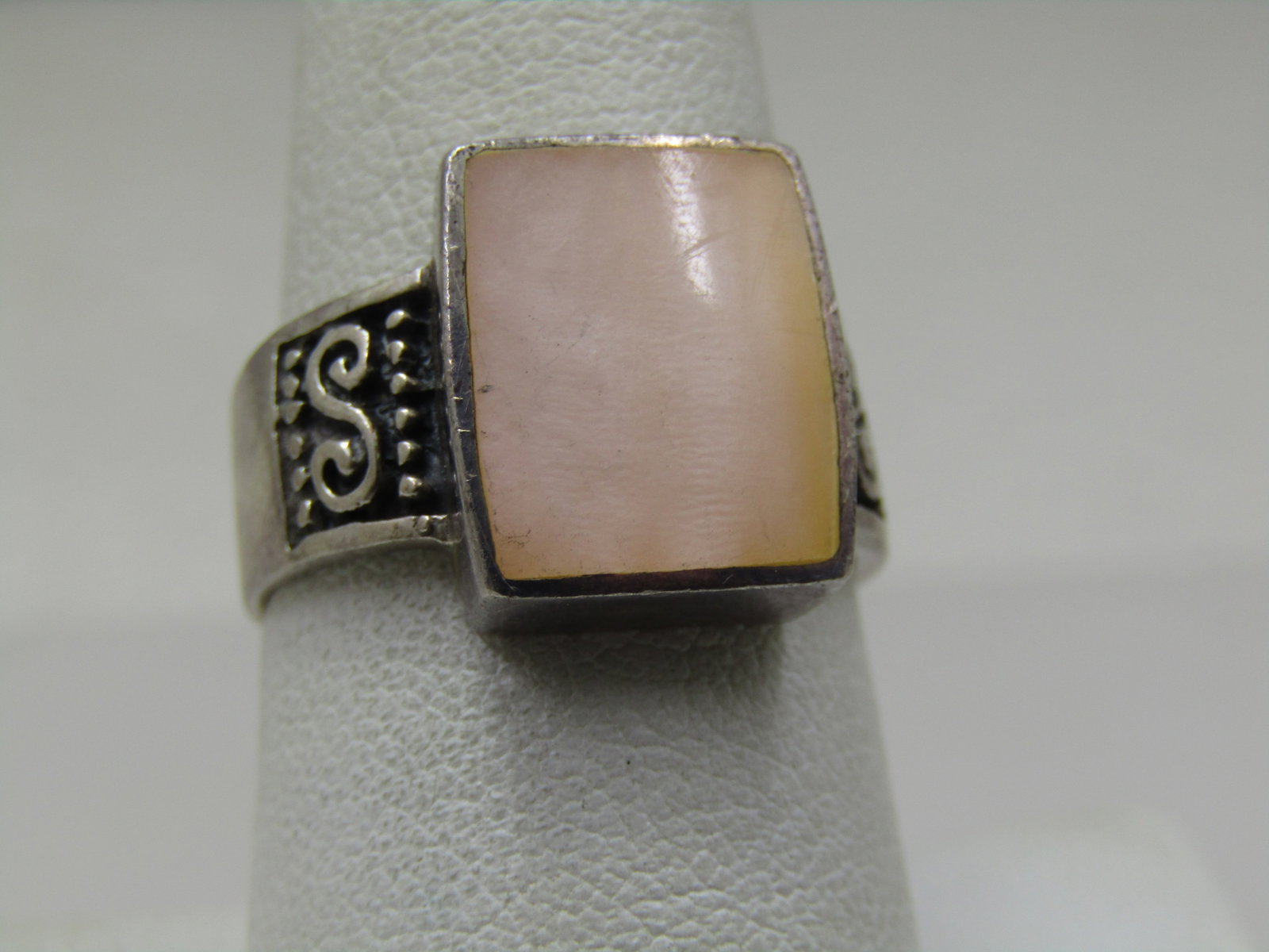 Vintage Sterling Pink Mother-of-Pearl Bali Ring, Sz. 8, 1970's-1980's: Vintage Sterling Pink Mother-of-Pearl Bali Ring, Sz. 8, 1970's-1980's. Boho appeal. Pink mother-of-pearl that is appx. 14.5mm by 12mm bezel-Set. It sits over an 8mm wide Bali detailed upper band that 