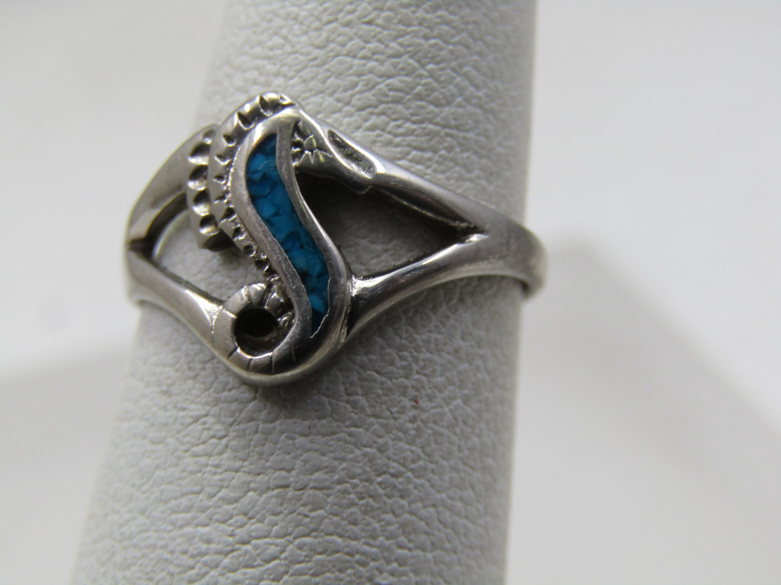Vintage Turquoise Chip Inlaid Seahorse Ring, Sz. 5.5 , 1970's-1980's - 2