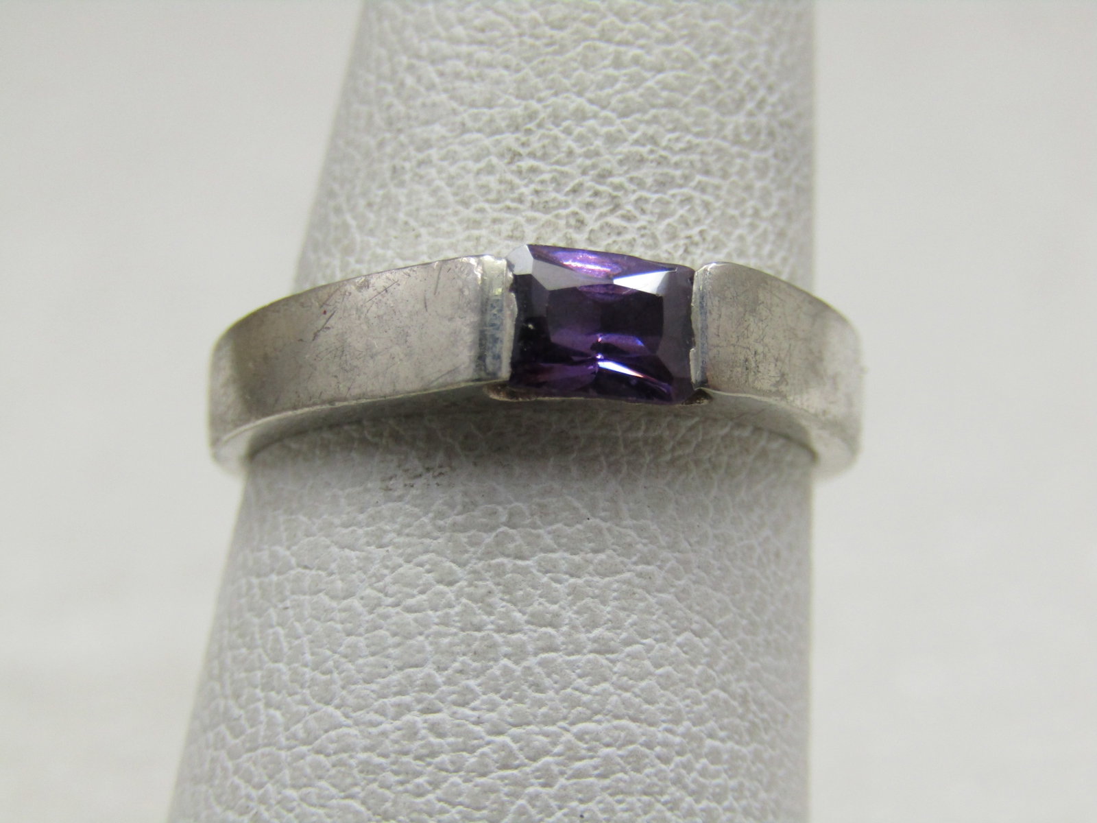 Vintage Sterling Amethyst Ring, Sz. 6, Band with Stone. (1 of 7)