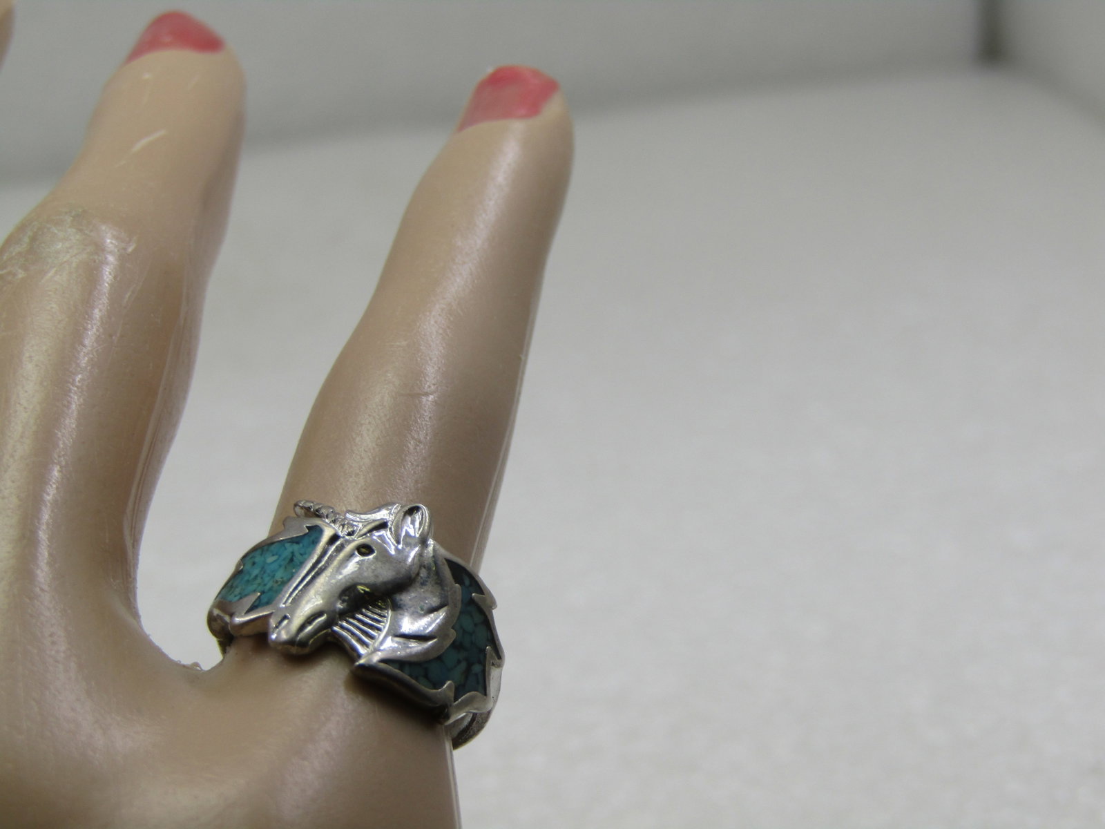 Vintage Turquoise Chip Unicorn Ring, Sz. 5. 1970's-1980's - 7
