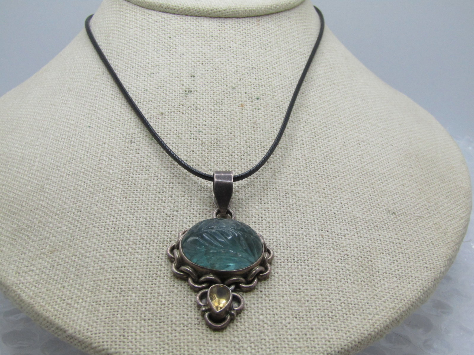 Vintage Green Quartz & Citrine Necklace, 20" Boho/Southwestern: Vintage Green Quartz & Citrine Necklace, 20" Boho/Southwestern, 1980's-1990's. This has a chain link bezel around the green quartz that has a carved design on top and bottom. It is an oval set on its 