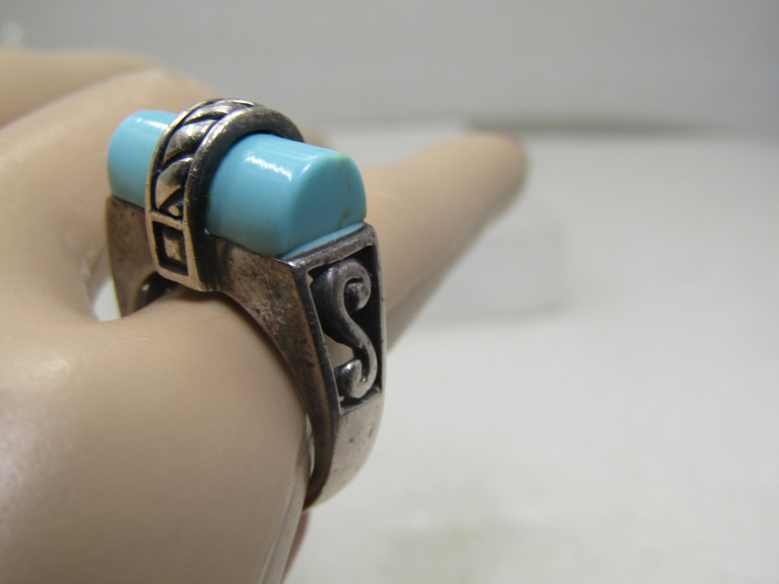 Vintage Sterling Turquoise Ring, Bali Themed. Sz. 7 - 10