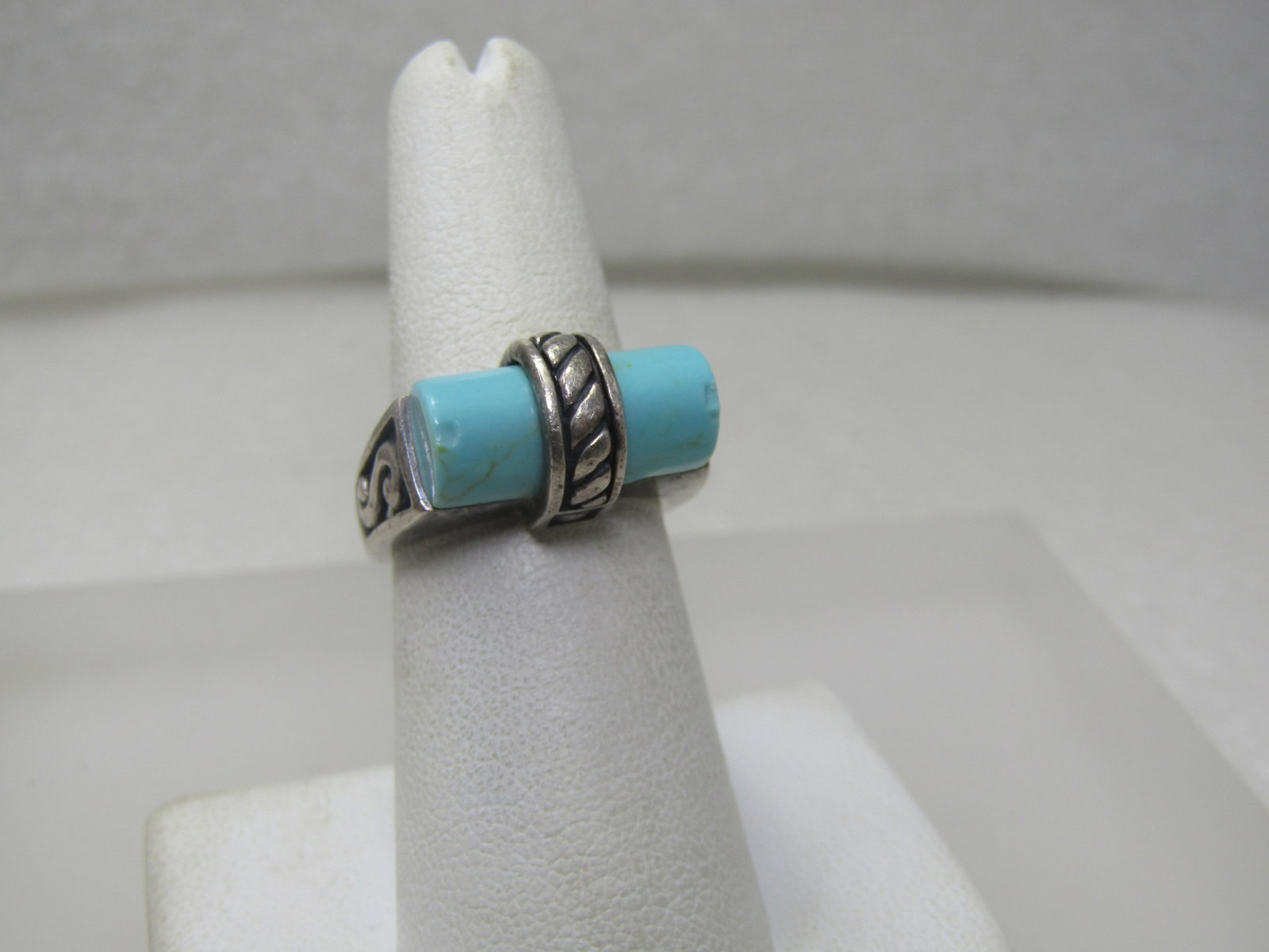Vintage Sterling Turquoise Ring, Bali Themed. Sz. 7: Vintage Sterling Turquoise Ring, Bali Themed. Sz. 7. This has a a half-rounded barrel bead that looks like turquoise but could be created. It has a band crossing over the center with a rope accent des