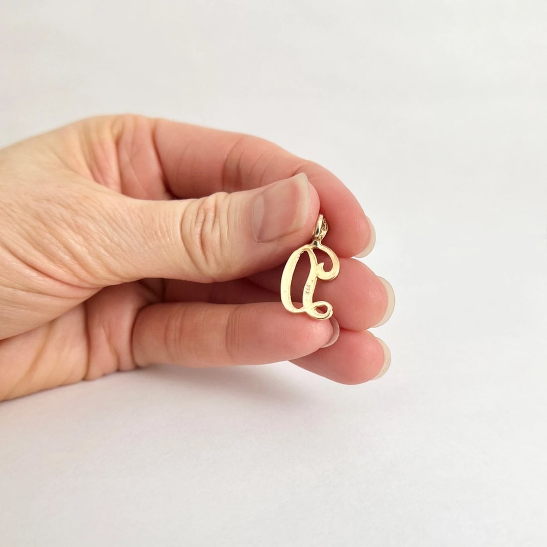 Vintage Letter D Initial Necklace Pendant Charm 14K Yellow Gold, .67 Grams - 4
