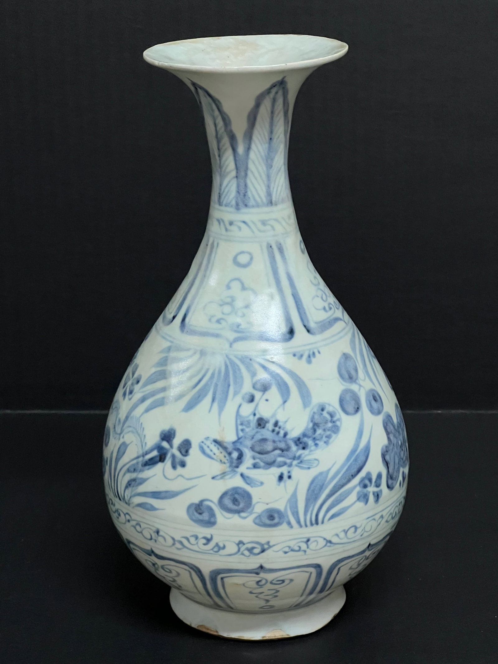 Chinese Art Porcelain Blue and White Vase - 6