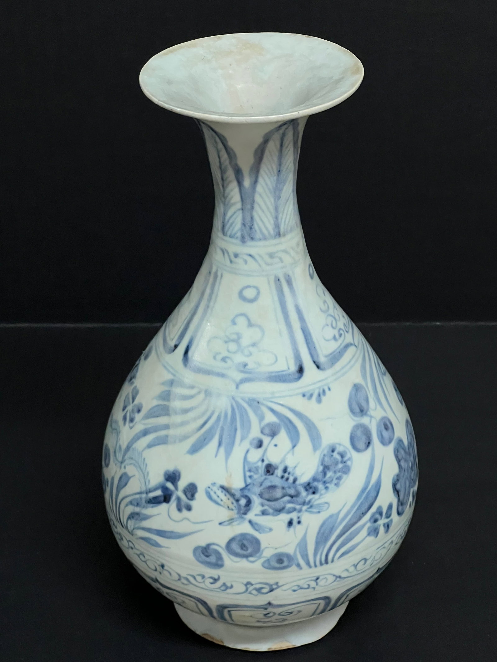 Chinese Art Porcelain Blue and White Vase - 9