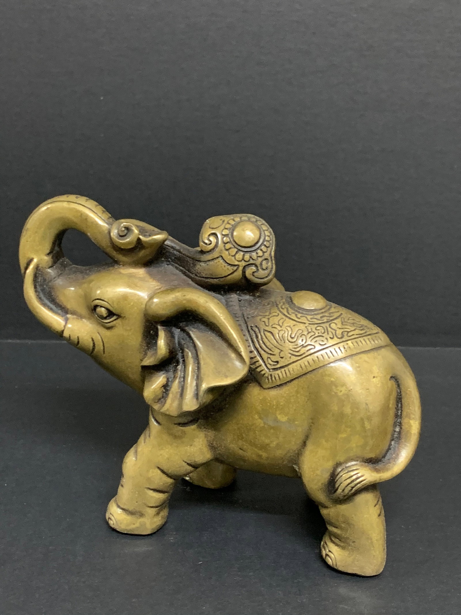 Chinese Art Bronze Elephant Sculpture - 4