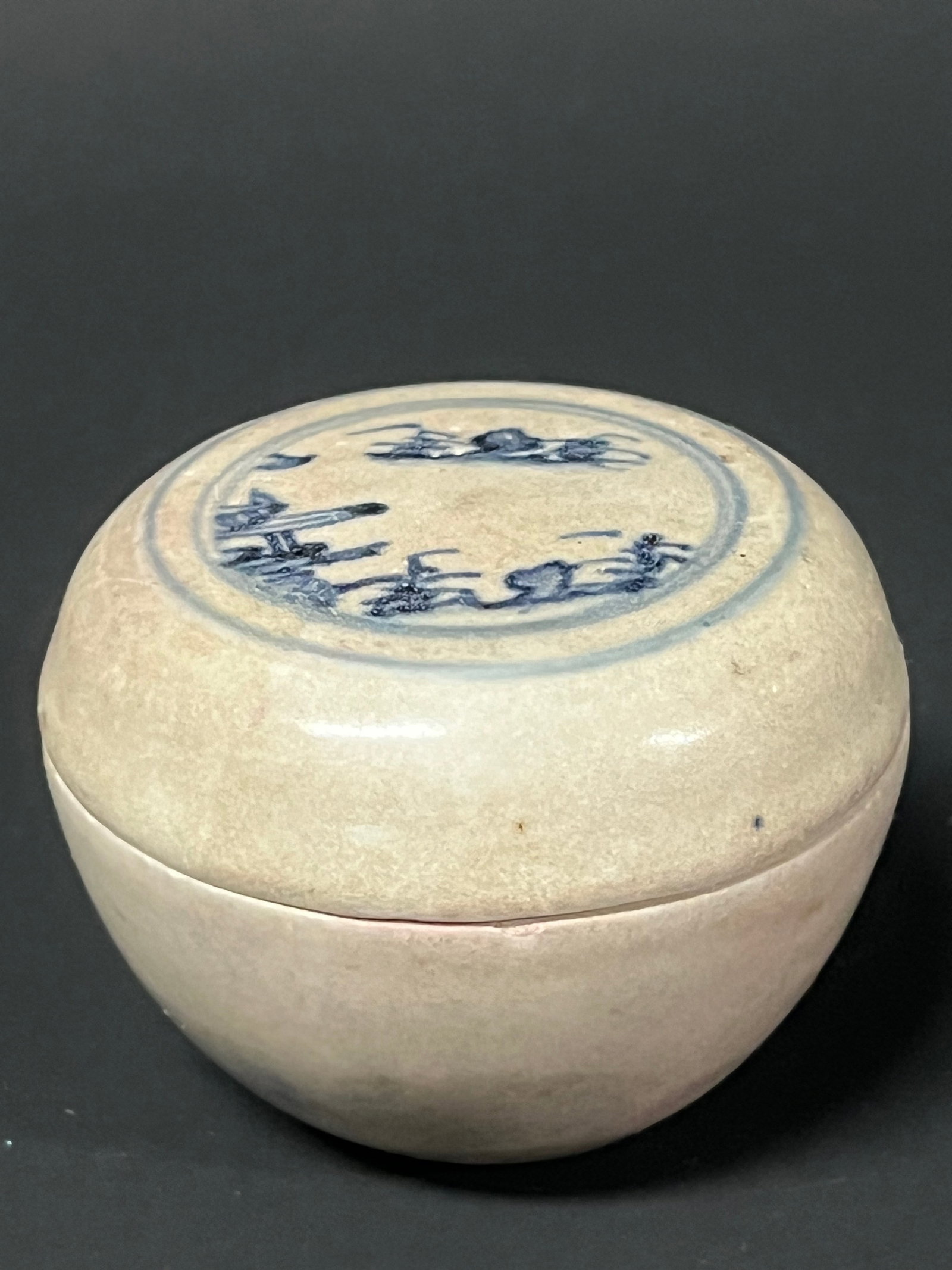 Chinese Art Porcelain Pill Box: Title: Chinese Art Porcelain Pill Box Description: Chinese Art Porcelain Pill Box Date/Period: Late 20th Century Materials: Porcelain Size: 2" h x 2" w Reserve: $40.00 Shipping: Domestic: Flat-rate