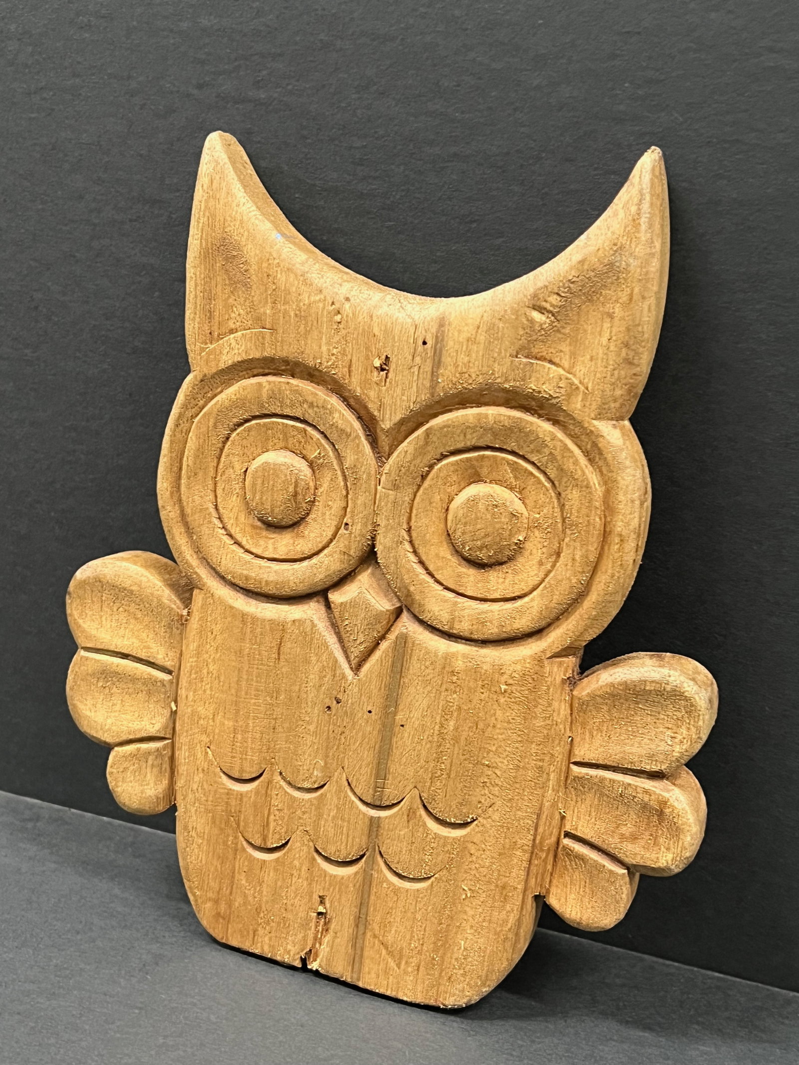 Carved Wood Owl Sculpture: Title: Carved Wood Owl Sculpture Description: Folk Art Carved Wodoen Owl Sculpture Date/Period: Late 20th Century Materials: Wood Size: 7.5" h x 6" w Reserve: $40.00 Shipping: Domestic: Flat-rate of