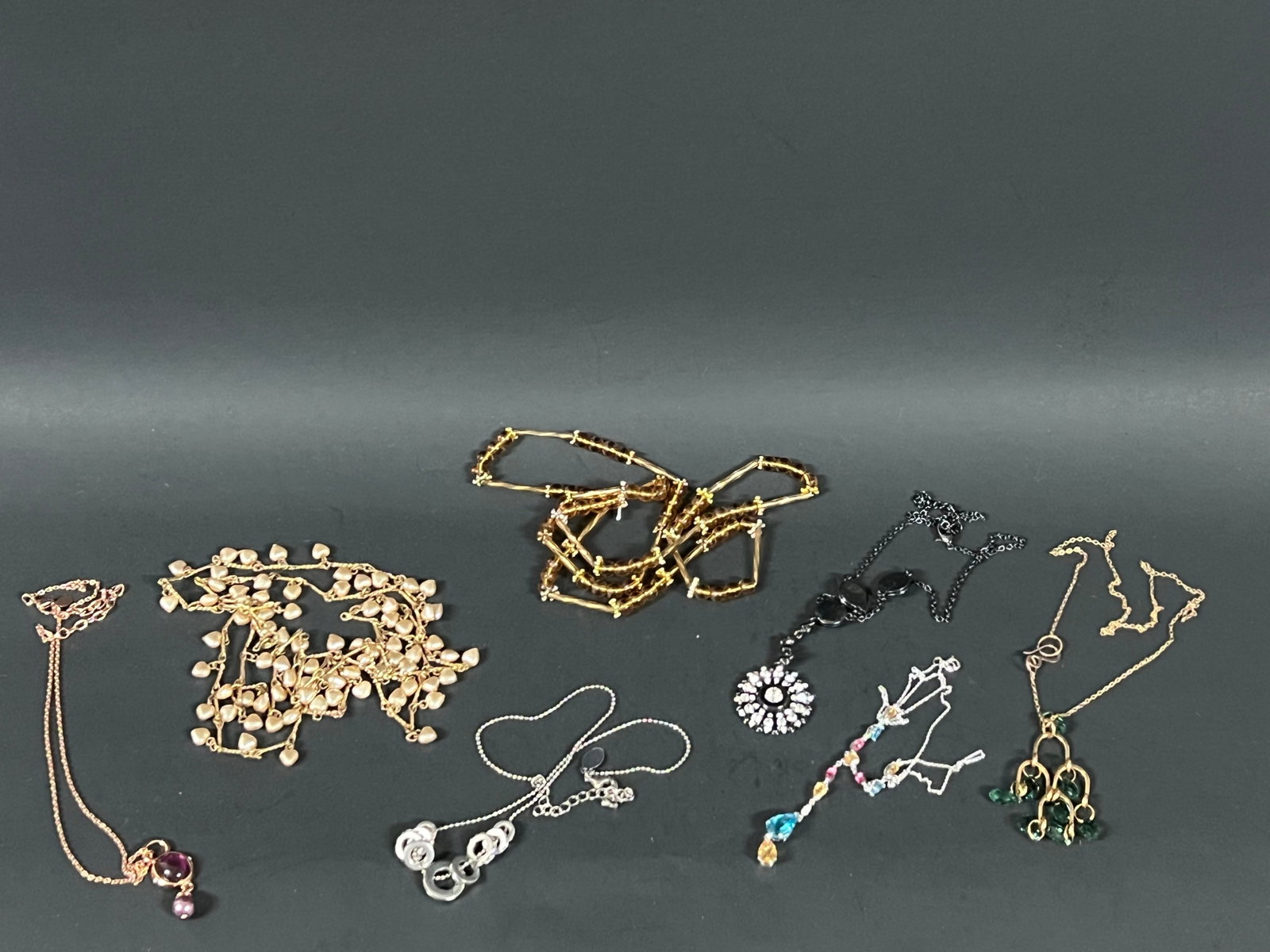 Vintage Assorted Necklace: Title: Vintage Assorted Necklace Description: Vintage Assorted Necklace Date/Period: Late 20th Century Materials: Beads Size: 16" round Reserve: $40.00 Shipping: Domestic: Flat-rate of $20.00 to