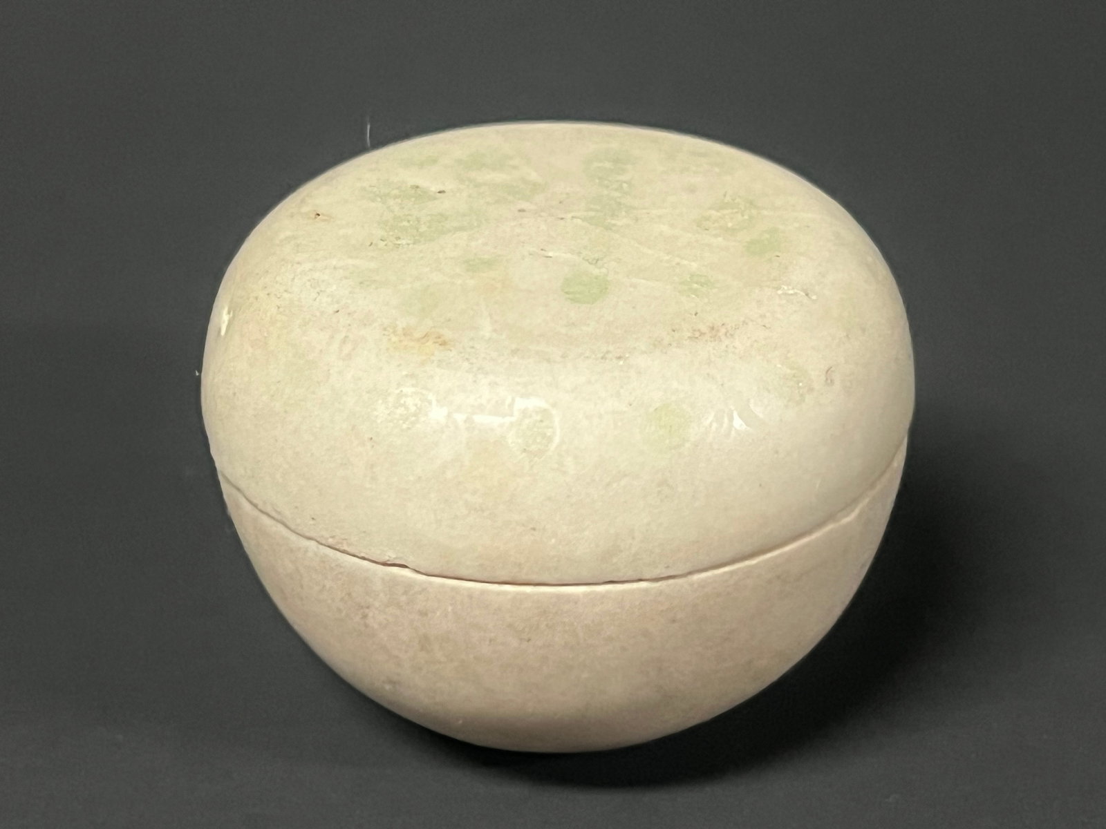 Chinese Art Porcelain Pill Box (1 of 6)