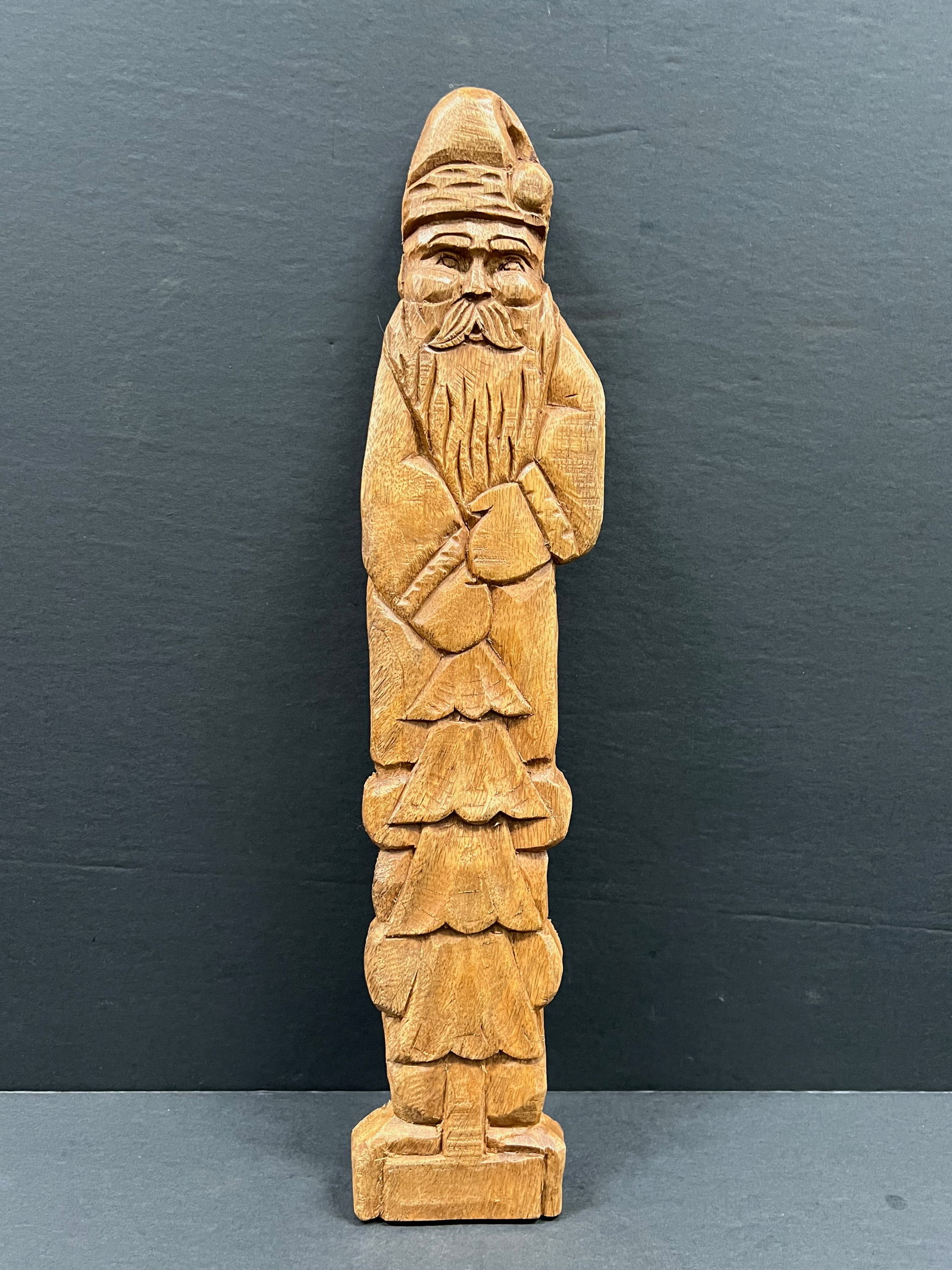 Carved Wood Santa Claus Wall Decor Sculpture: Title: Carved Wood Santa Claus Wall Decor Sculpture Description: Carved Wood Santa Claus Wall Plaque Sculpture Date/Period: Late 20th Century Materials: Wood Size: 18" h x 4" w Reserve: $60.00