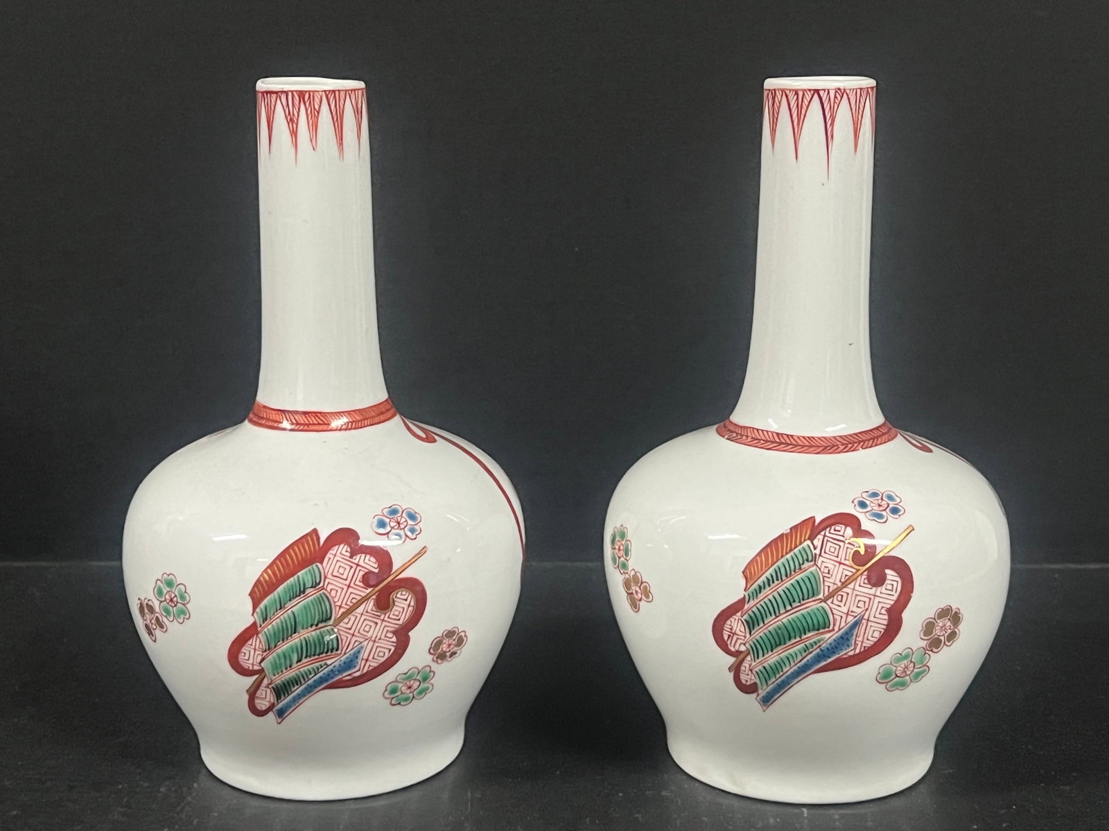 Japanese Art Pair of Porcelain Imari vase (1 of 9)