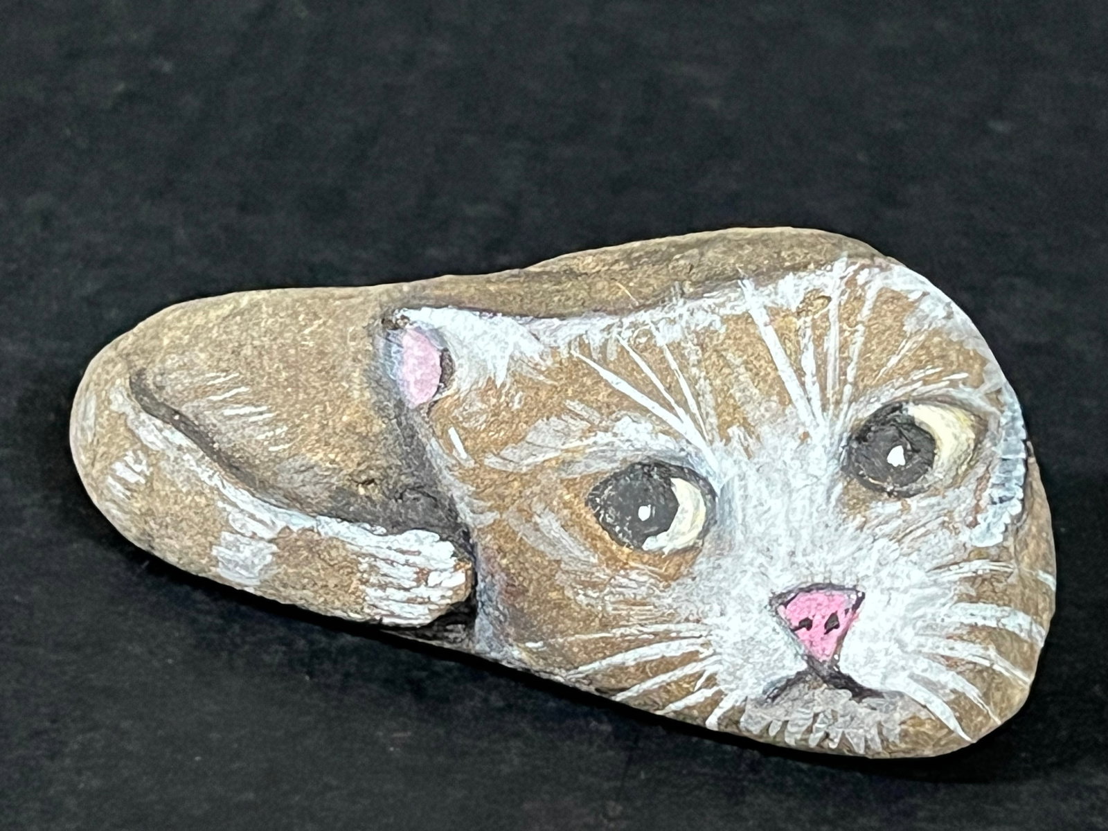 Hand Painted Paperweight Rock Art Cat Design: Title: Hand Painted Paperweight Rock Art Cat Design Description: Hand Painted Rock Stone Paperweight Cat Design Date/Period: Late 20th Century Materials: Rock Size: 1.5" h x 3" w Reserve: $40.00