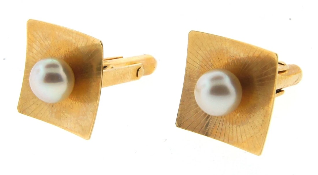 LOVELY 14k Yellow Gold & Pearl Cufflinks Circa 1950!: Title: LOVELY 14k Yellow Gold & Pearl Cufflinks Circa 1950! Description: s DK 14k Yellow Gold & Pearl Cufflinks! This unique and wonderful pair of cufflinks is one of a kind! It is circa 1950. The wei