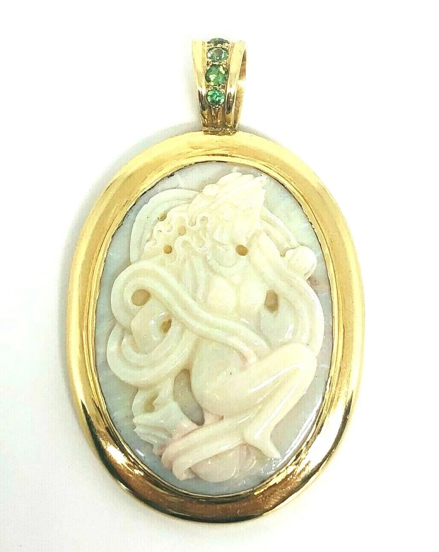 VINTAGE Carved Woman Opal Peridot Yellow Gold Cameo Pendant (1 of 6)