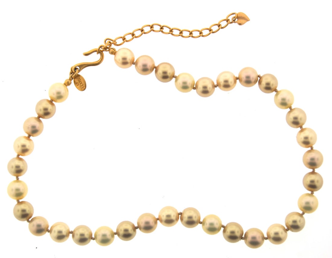 ELEGANT Carolee Faux Pearl Necklace: Title: ELEGANT Carolee Faux Pearl Necklace Description: s DK Carolee Faux Pearls This unique and wonderful necklace is made by Carolee. It is faux. The length is 15 ¾ inches. The height of each p