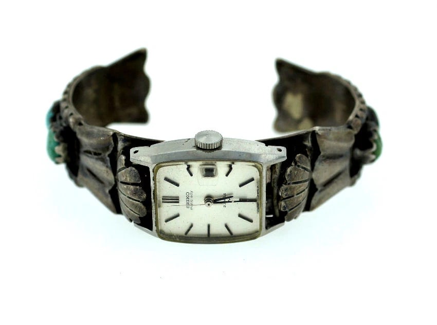 SEIKO MATIC LADY 2 JEWELS DATE WATCH BANGLE SILVER BRACELET TURQUOISE: Title: SEIKO MATIC LADY 2 JEWELS DATE WATCH BANGLE SILVER BRACELET TURQUOISE Description: N-NOO AMERICAN INDIAN VINTAGE STERLING SILVER TURQUOISE BANGLE WATCH SEIKO WEIGHT 50.1 G WIDTH 3/4'' DIAL 18