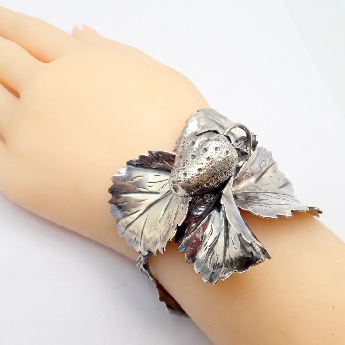 Rare! Vintage Mario Buccellati Silver Strawberry Leaf Branch Cuff Bracelet - 9
