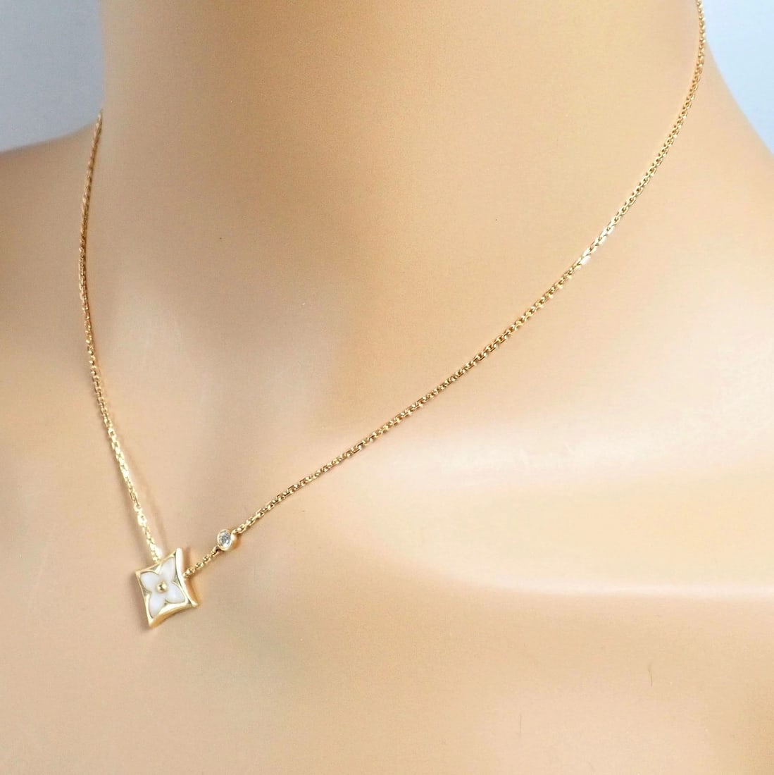 Authentic! Louis Vuitton 18k Rose Gold Diamond Mother Of Pearl Blossom Necklace - 3