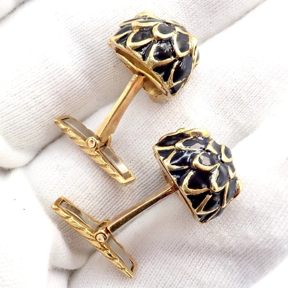 Vintage! David Webb 18k Yellow Gold Black Enamel Lion Cufflinks - 8