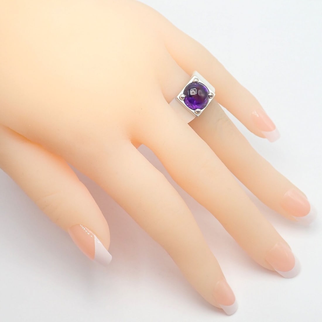 Rare! Authentic Van Cleef & Arpels 18k White Gold Amethyst Mother of Pearl Ring - 4