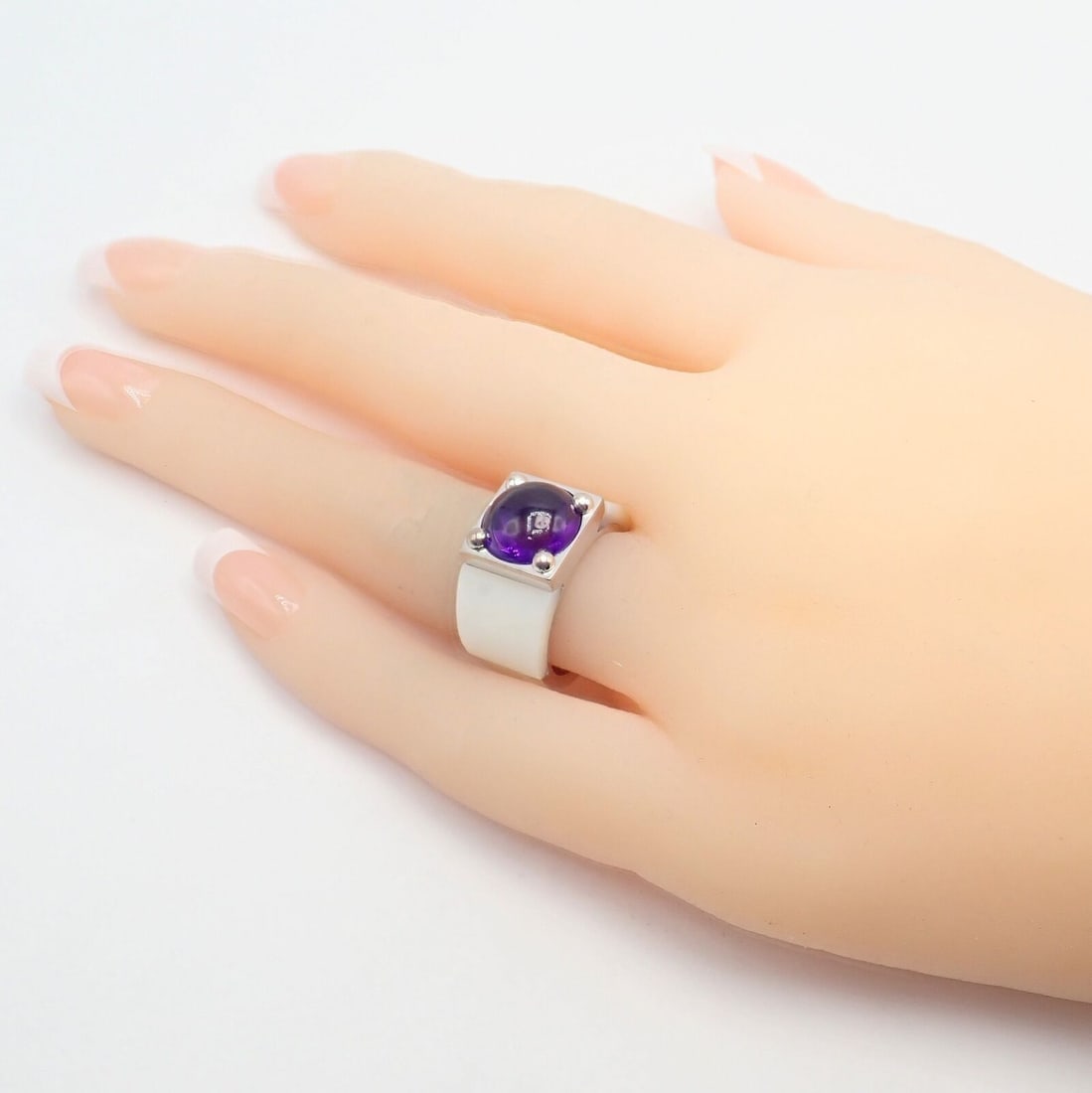 Rare! Authentic Van Cleef & Arpels 18k White Gold Amethyst Mother of Pearl Ring - 6