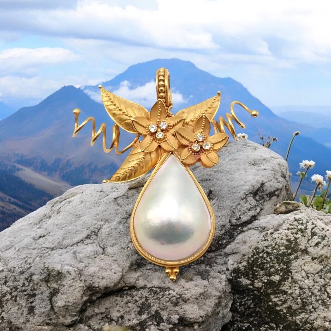Vintage! Carolyn Tyler 22k Yellow Gold Mabe Pearl Diamond Pendant Pin Brooch: Vintage! Carolyn Tyler 22k Yellow Gold Mabe Pearl Diamond Pendant Pin Brooch Product Description About This Piece: Exquisite Vintage Carolyn Tyler 22k yellow gold pendant pin featuring a luminous tear