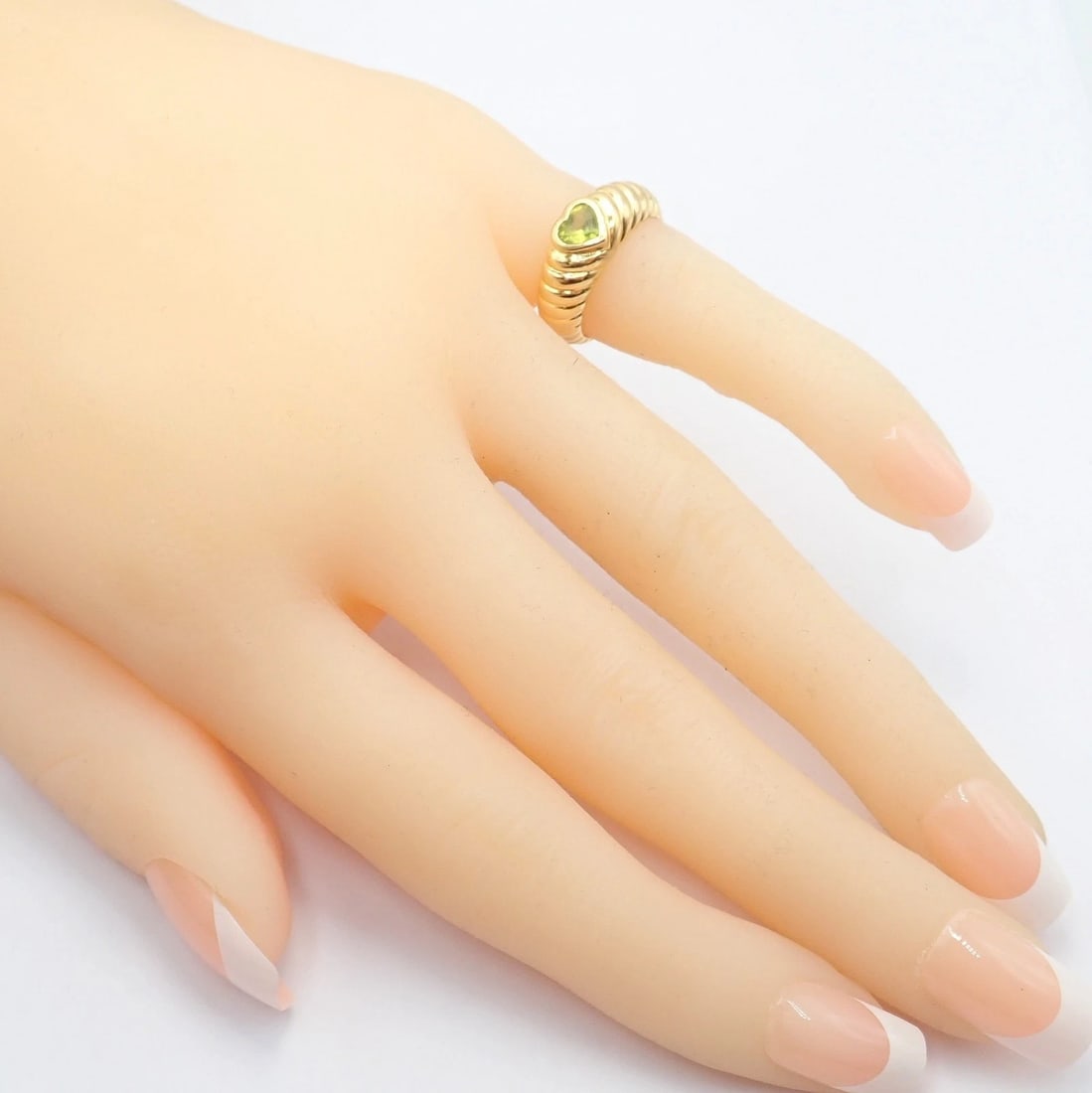 Vintage! Authentic Tiffany & Co 18k Yellow Gold Scalloped Heart Peridot Ring - 3